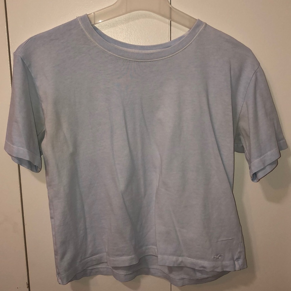 Hollister shirt!🤍